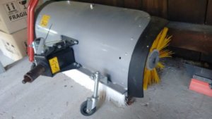 Kehrmaschine 1m schwenkbar