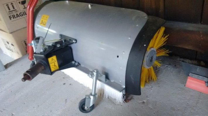 Kehrmaschine 1m schwenkbar